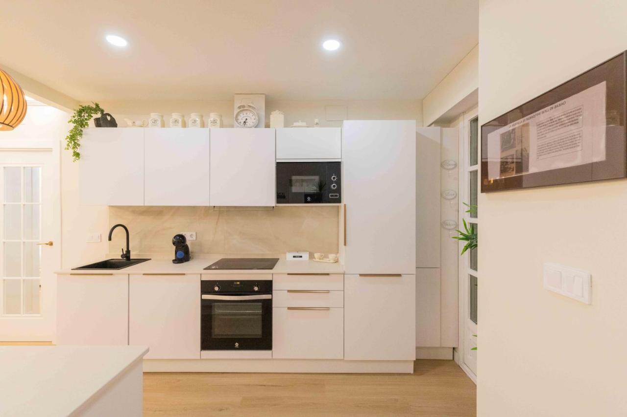 Bilbao Chic Barrena Old Town Apartment Bagian luar foto