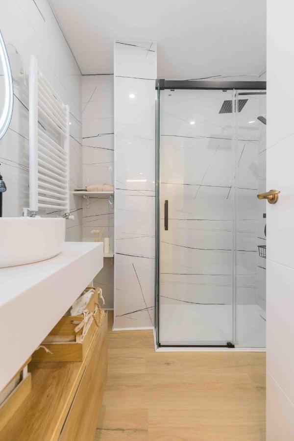 Bilbao Chic Barrena Old Town Apartment Bagian luar foto