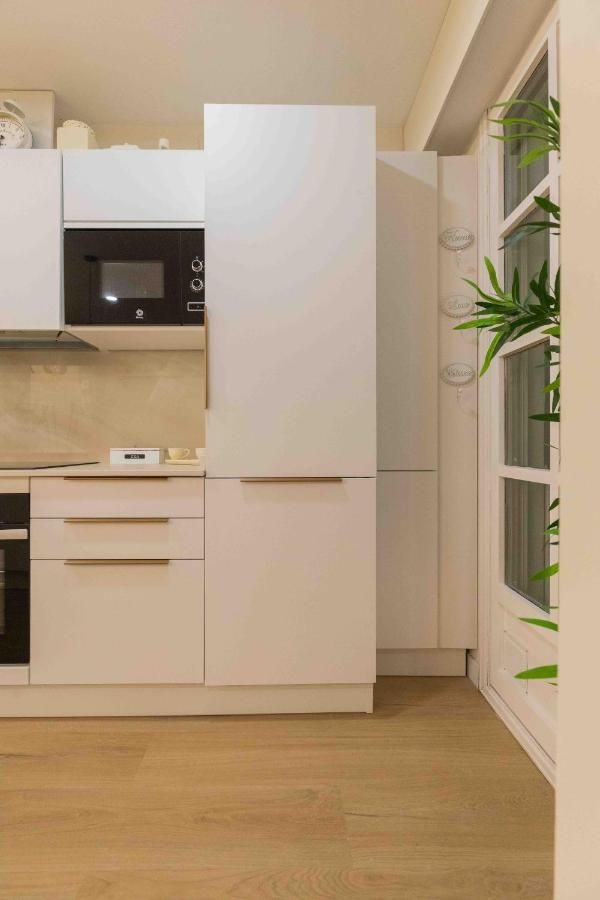Bilbao Chic Barrena Old Town Apartment Bagian luar foto