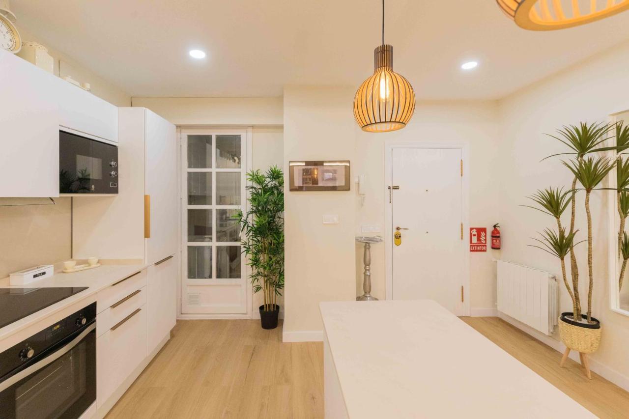 Bilbao Chic Barrena Old Town Apartment Bagian luar foto