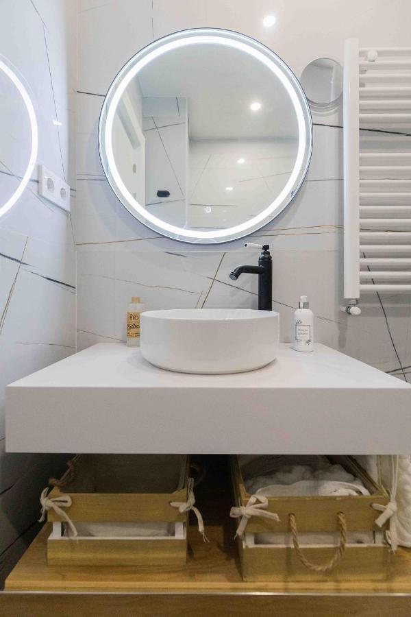 Bilbao Chic Barrena Old Town Apartment Bagian luar foto